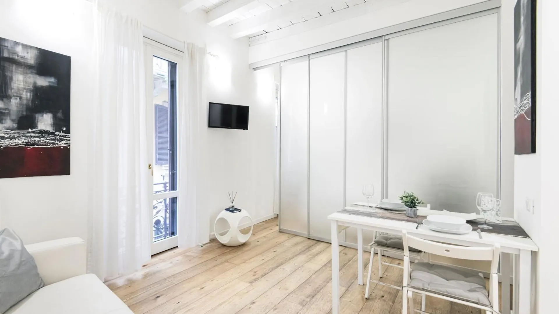 Amazing, New & Fully Furnished Studio In Duomo Milan