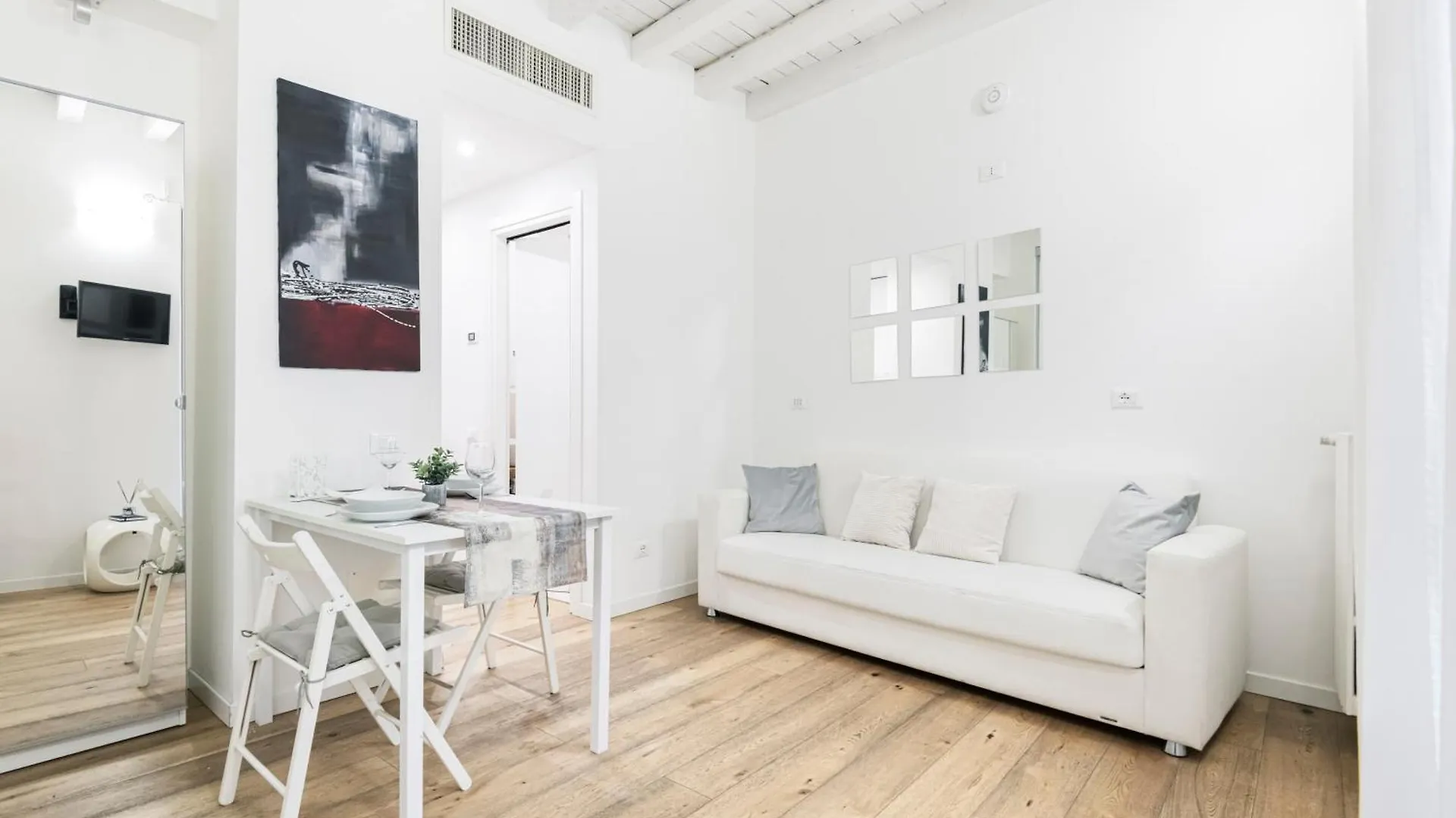 Apartment Amazing, New & Fully Furnished Studio In Duomo Milan Italy