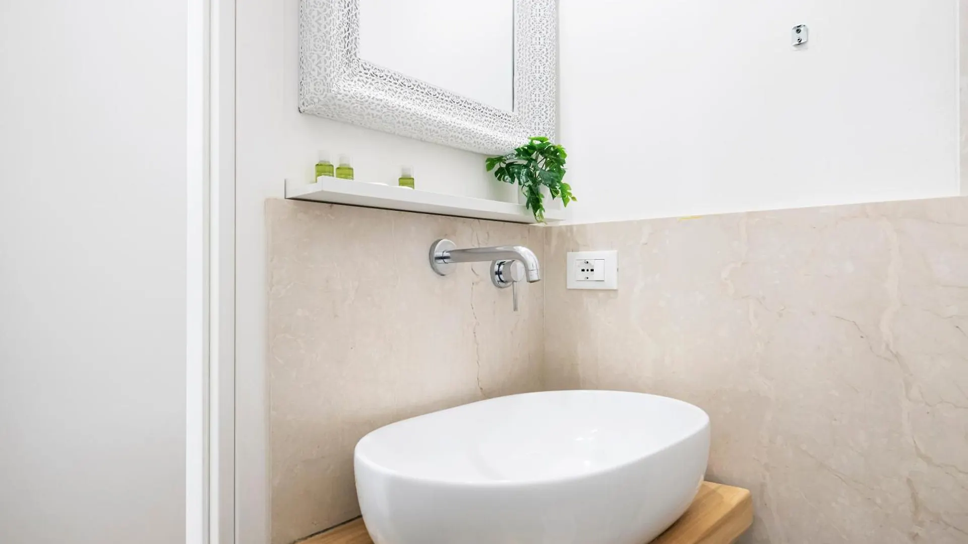 Amazing, New & Fully Furnished Studio In Duomo Milan 0*,  Italy