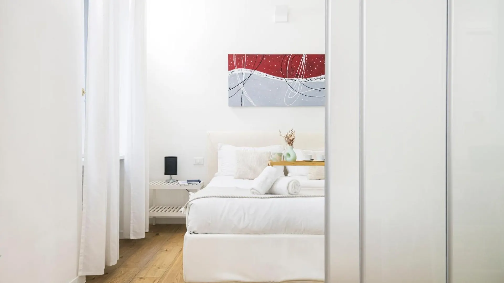 Amazing, New & Fully Furnished Studio In Duomo Milan