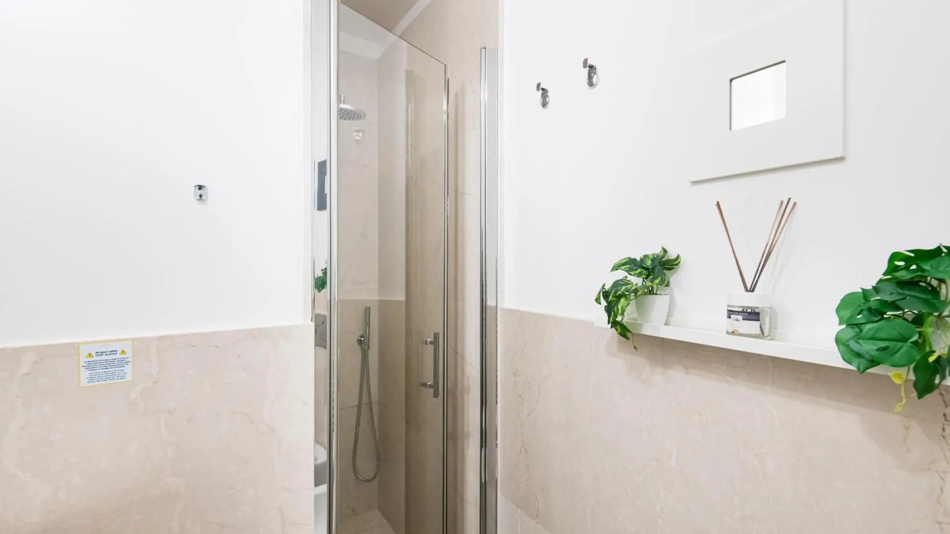 Amazing, New & Fully Furnished Studio In Duomo Milan Apartment