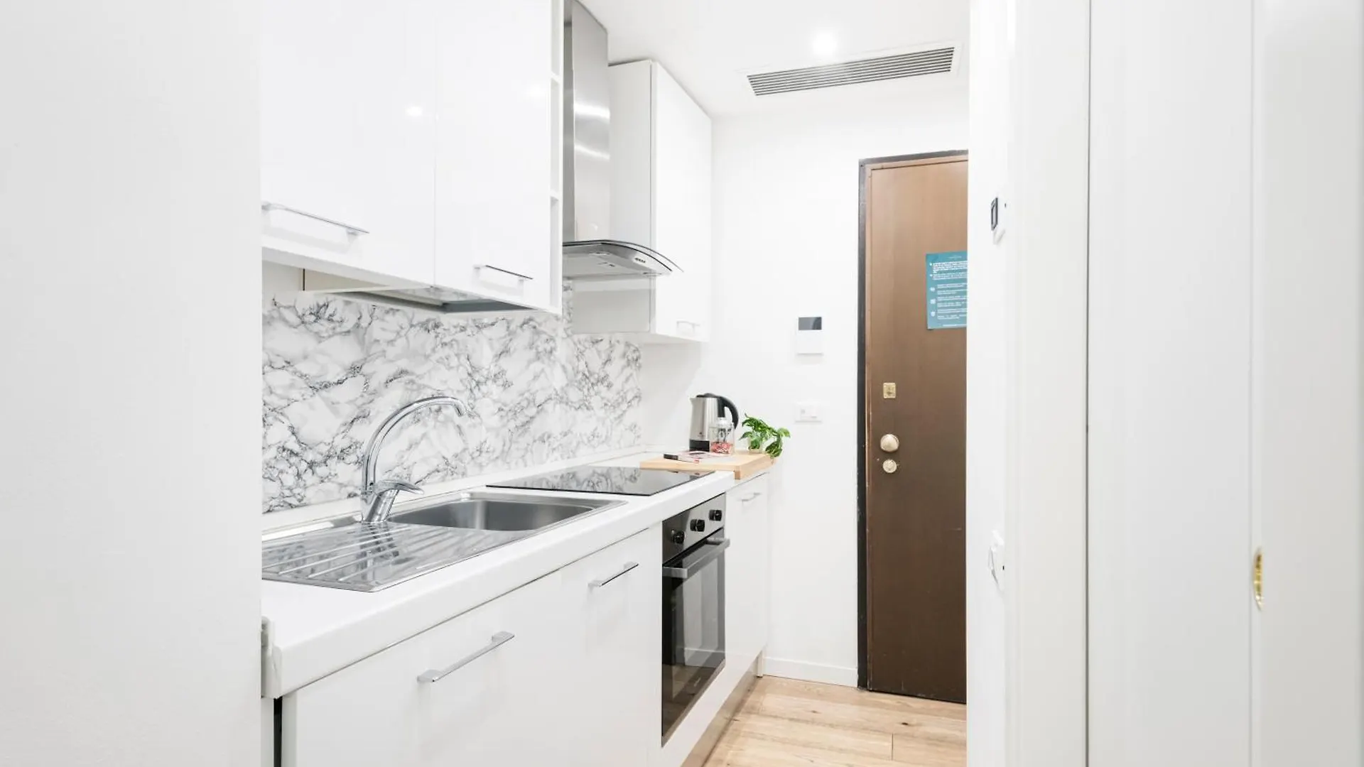 Amazing, New & Fully Furnished Studio In Duomo Milan 0*,